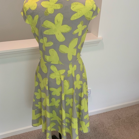 Alex +Alex Floral Wrap Dress in Gray and Yellow size 8 - Picture 5 of 10